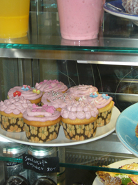 muffins p&aring; Cafe' Tram